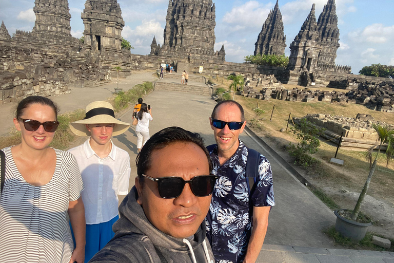 Stumbu Hill Sunrise, Borobudur & Prambanan Yogyakarta: Borobudur Sunrise & Craft Workshop Tour