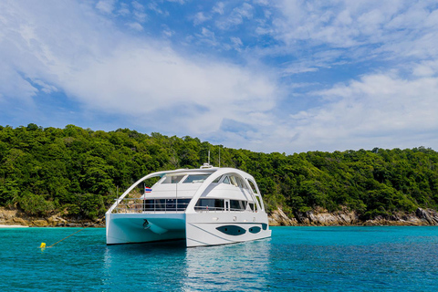 Phuket: Phi Phi Islands Yacht Cruise with Thai Longtail Boat FD1 Phi Phi Tour – Excluding National Park Fee