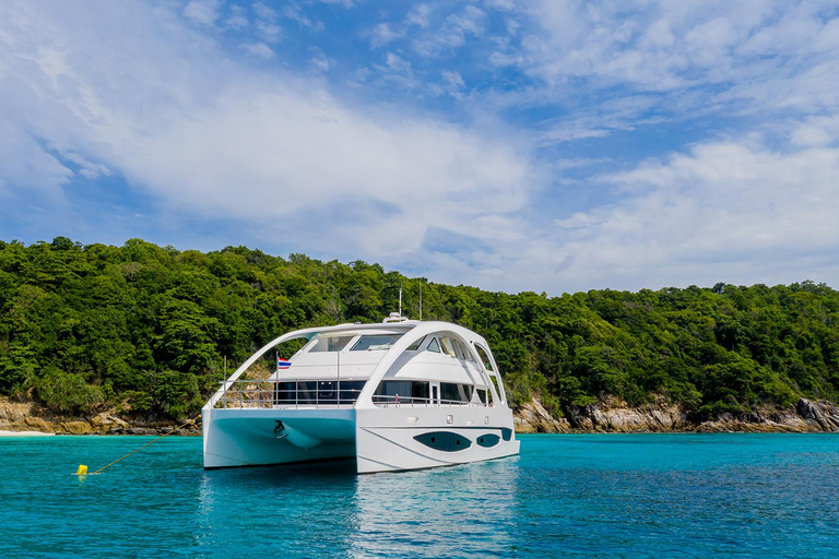 Phuket: Phi Phi Islands Yacht Cruise with Thai Longtail Boat FD1 Phi Phi Tour – Excluding National Park Fee
