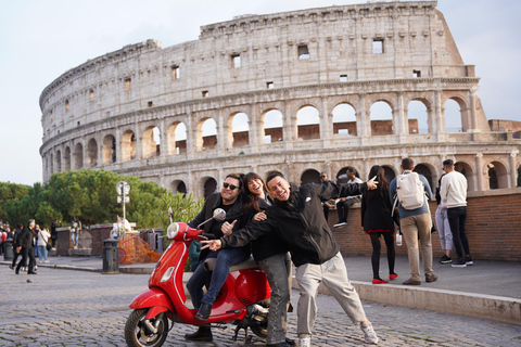 Rzym: Wycieczka po mieście Vespą ze zdjęciami i degustacją słodyczy