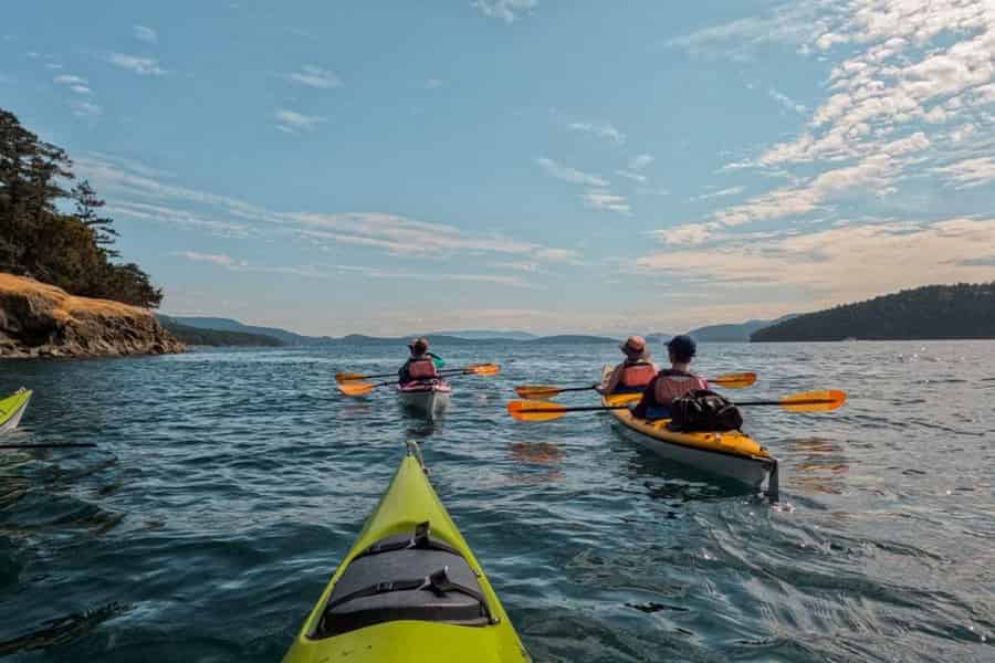 San Juan Island: Halbtagestour oder Ganztagestour mit dem Kajak zu den Kalköfen. Foto: GetYourGuide