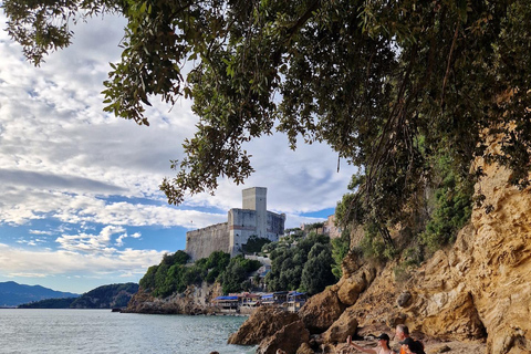 لا سبيتسيا: جولة عند غروب الشمس في قوارب الكاياك والكهوف مع السباحة والمشهياتلا سبيتسيا: جولة غروب 