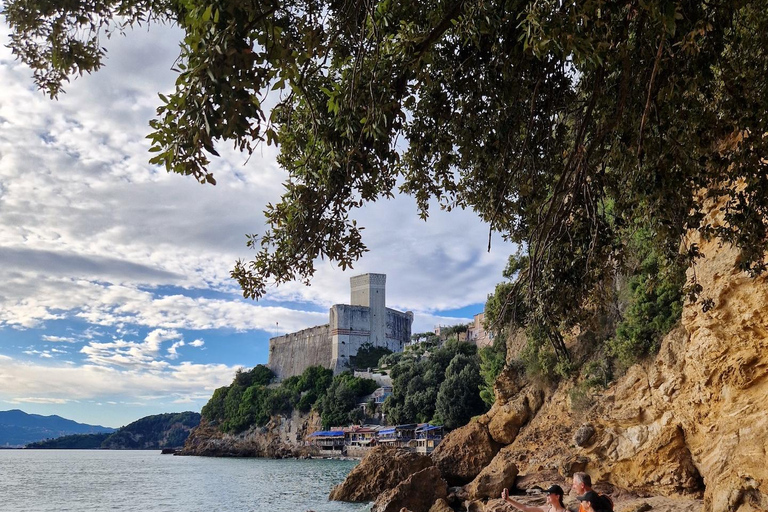 لا سبيتسيا: جولة عند غروب الشمس في قوارب الكاياك والكهوف مع السباحة والمشهياتلا سبيتسيا: جولة غروب 