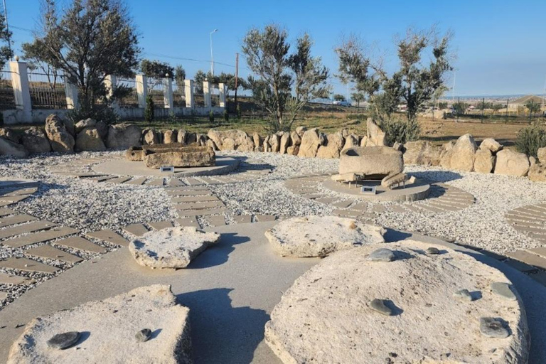 From Baku: Ateshgah Fire Temple and Yanar Dag Tour