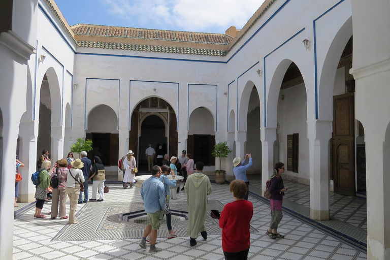Marrakech: Bahia Palace Guided Walking Tour Shared Group Walking Tour in French– From the Meeting Point