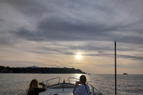 Procida : Excursion en bateau privé avec vue sur la mer et plongée en apnéeProcida Vue sur la mer