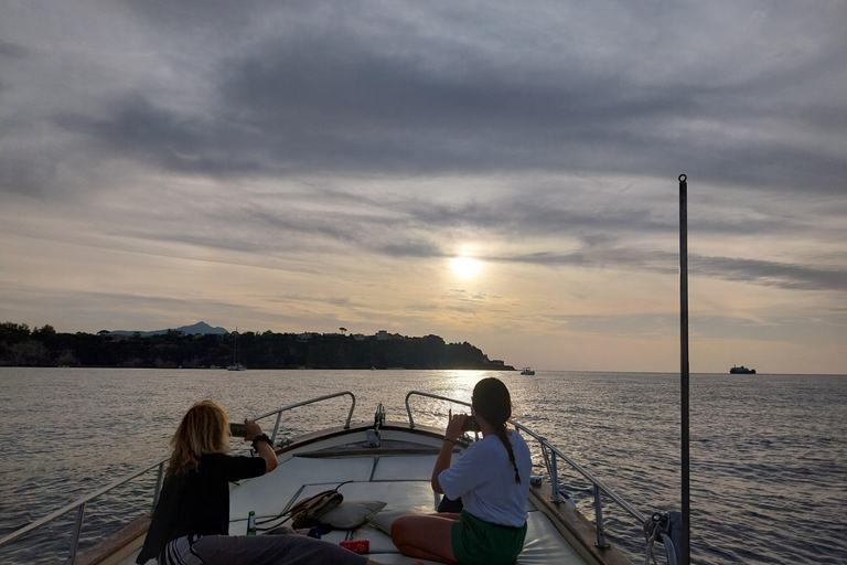 Procida : Excursion en bateau privé avec vue sur la mer et plongée en apnéeProcida Vue sur la mer
