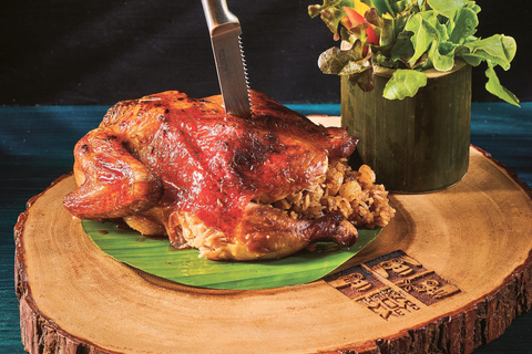 Phuket: Thai Dining Experience at Three Monkeys Restaurant Thai Set Menu for 2 - Set D