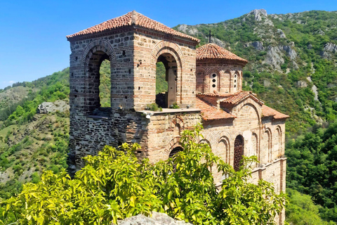 From Plovdiv: Asen's Fortress Hike with Breakfast & Pickup