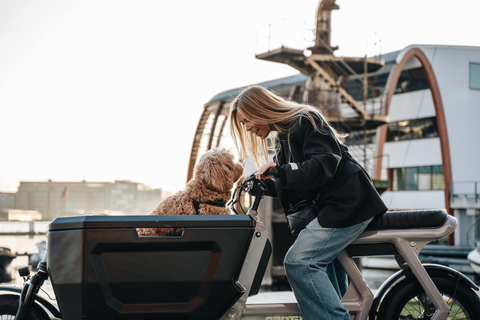 Eindhoven: Cargo Bike Rental with Routes