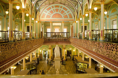 Mumbai: Must-see Sights Walking Tour Group Tour