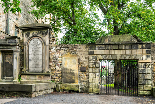 Edinburgh Hemsökta underjordiska valv och kyrkogårdstur