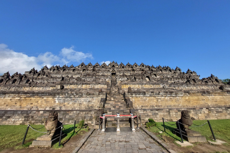 Yogyakarta : L&#039;ascension VIP de Borobudur et la visite du temple de Prambanan