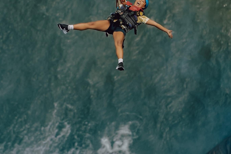 From Kandy: Lakshapana Waterfall Bungee Jump with Pickup