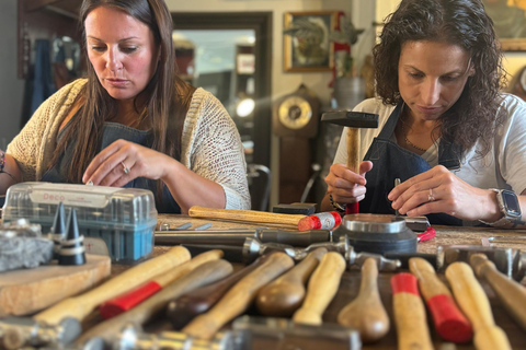 Brujas: Taller de fabricación de anillos de plata