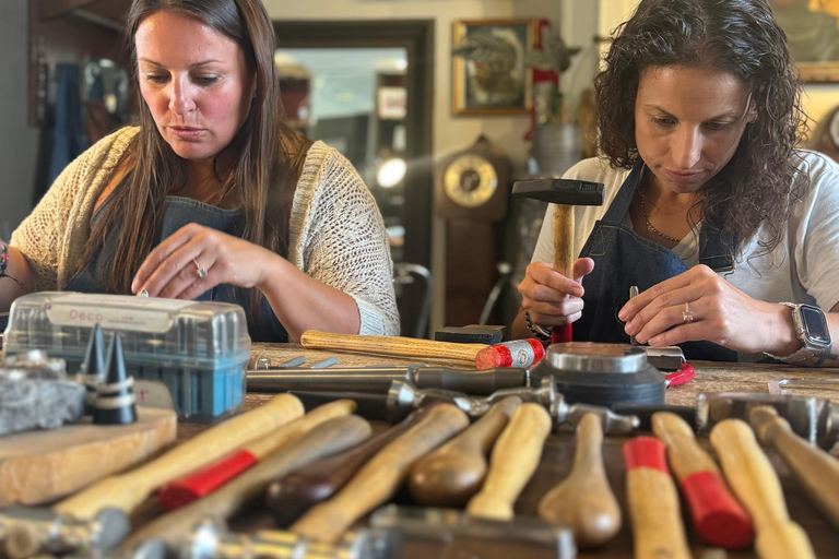 Bruges : Atelier de fabrication de bagues en argent