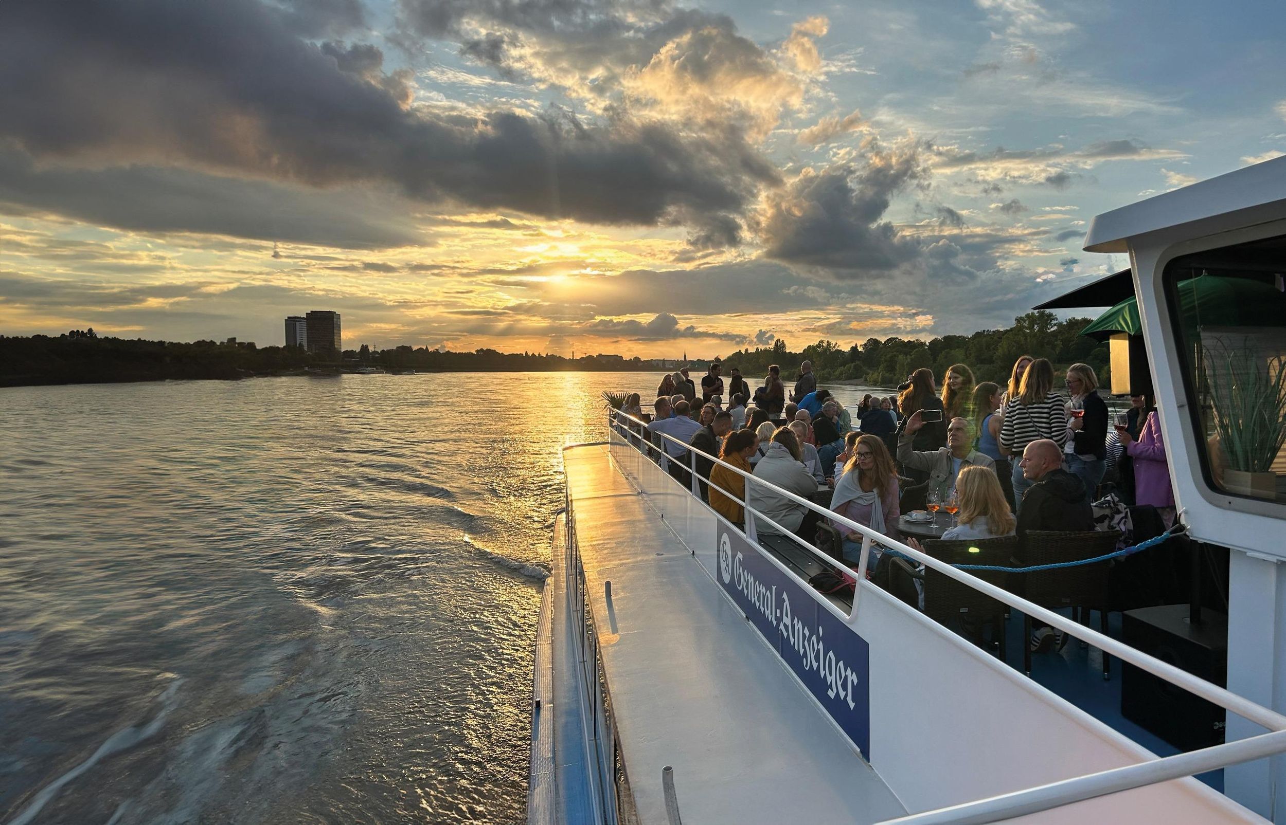 Bonn: Lounge-Abendfahrt auf dem Rhein