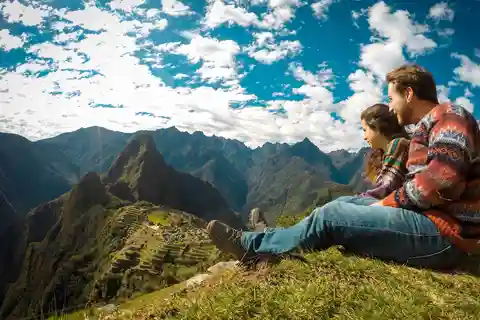 Von Cusco: Reise nach Machu Picchu mit dem Vistadome-Zug und privatem Guide