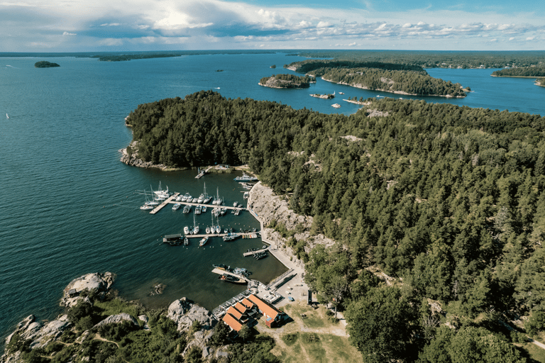 Stockholm med RIB RIB Speed boat tour inkl. öbesökSnabb båttur och besök på skärgårdsöar