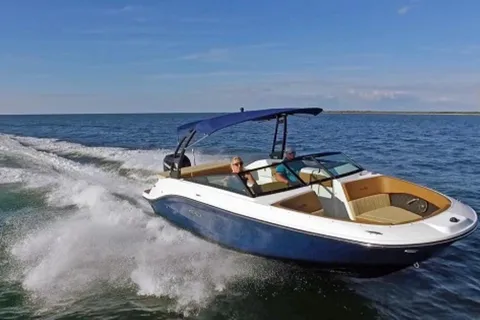 South Lake Tahoe: 23-foot Sea Ray Power Boat Rental