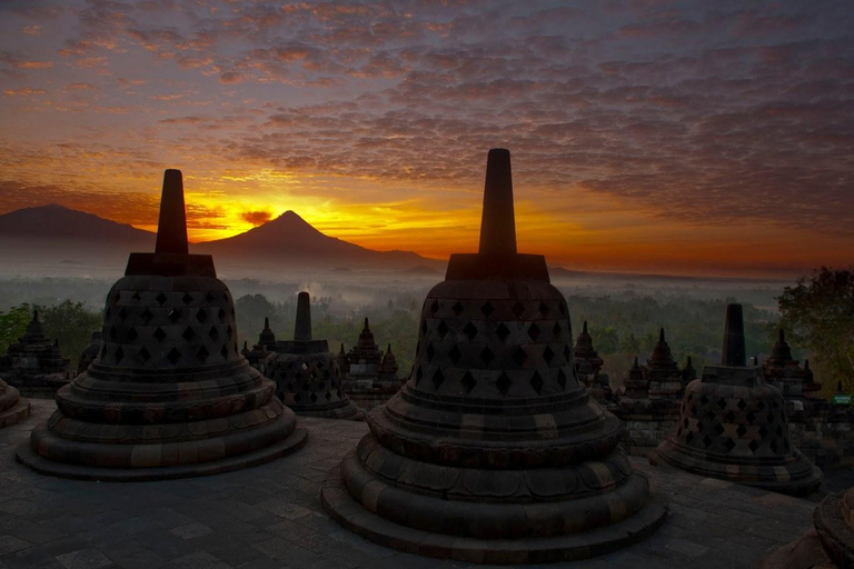 Yogyakarta: Borobudur Sunrise Tour with Breakfast Shared tour VIP Sunrise Borobudur