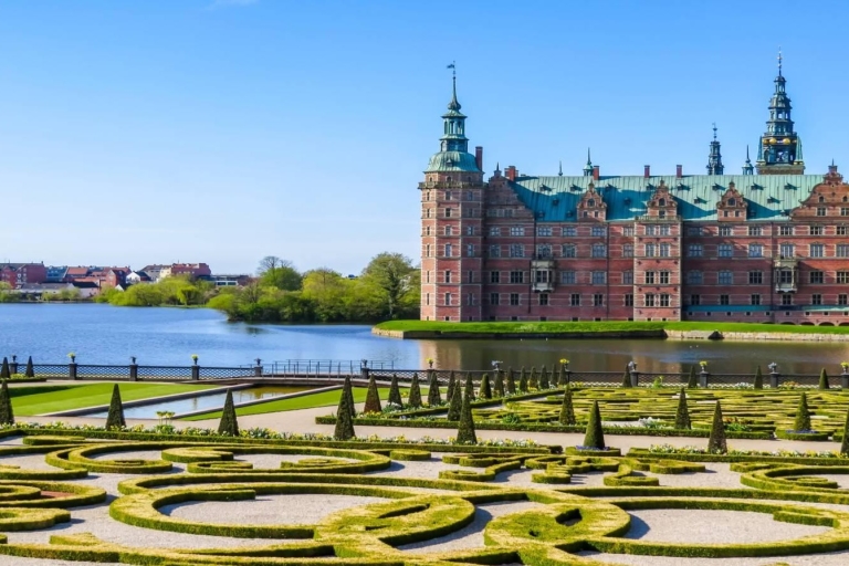 Wycieczka jednodniowa do Kopenhagi: samochodem Kronborg i zamek Frederiksborg5,5 godziny: Zamek Kronborg z audioprzewodnikiem