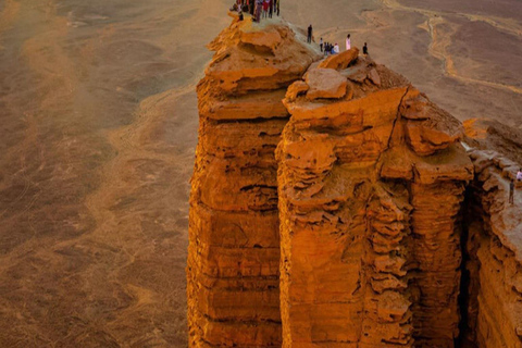 Riyadh: Edge of the World 4x4 Tour Sunset and Stargazing