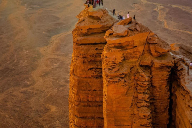 Riyadh: Edge of the World 4x4 Tour Sunset and Stargazing