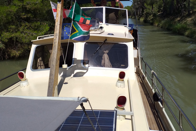 Private gourmet cruise on the Canal du Midi Private gourmet day cruise on the Canal du Midi