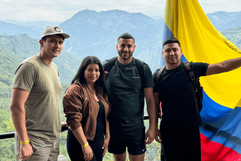 Von Medellín: Wasserfälle und Zipline Spüre das Abenteuer in jedem Sprung!