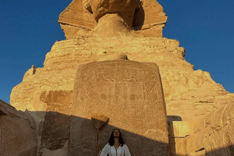 Pyramides, Sakkara et Memphis - Visite privée avec déjeunerVisite privée avec guide, transfert et déjeuner, à l&#039;exclusion des droits d&#039;entrée.