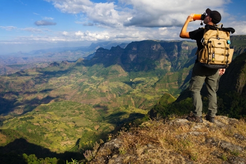 16 Daagse Onvergetelijke Ethiopische Wonderen Tours: Stam, Vulkaan16 Dagen: Tocht door de natuur, vulkaan, stammen en historische plaatsen