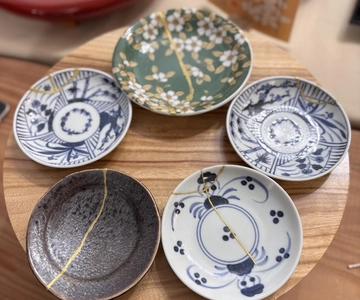 Oficina de Kintsugi em Naha, Okinawa