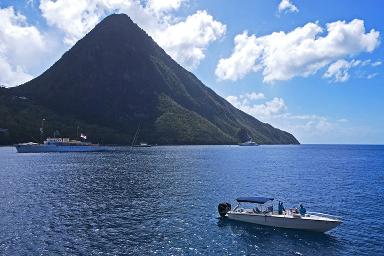 Soufriere/Westküste: Privates Boot, Schwimmen, Schnorcheln und Strand31&#039; Boot - Real Nauti