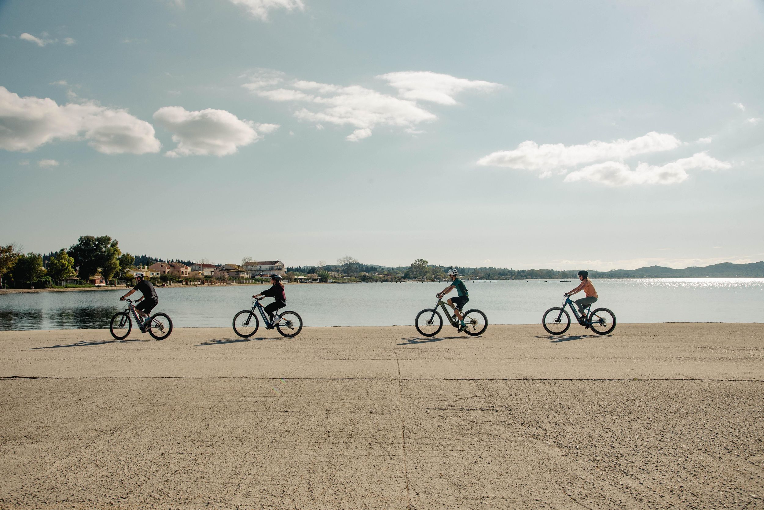 Korfu mit dem E-Bike entdecken: Radeln Sie durch die Natur und das lokale Leben