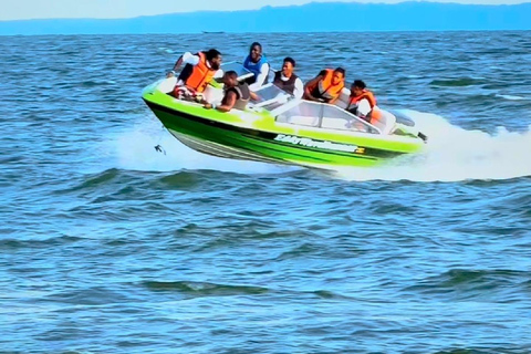 Entebbe: Guided Walking Tour with Lake Victoria Water Sports