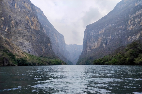 San Cristobal: Sumidero Canyon and Botanero Restaurant Tour