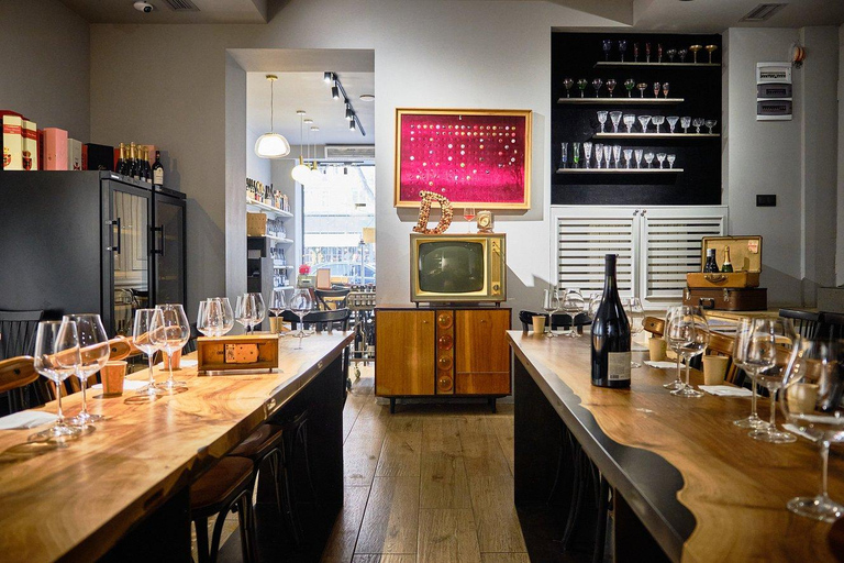 Yerevan: Wine Night Tour with Retro Car Transfers & Photos