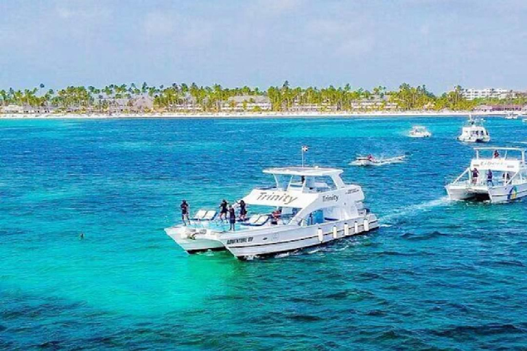 Punta Cana: Cayo Levantado & El Limón Waterfall Day Trip