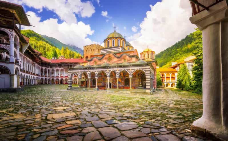 Ab Sofia: Tagestour zum Rila-Kloster & zur Kirche von Bojana