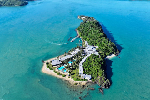 Airlie Beach: Daydream Island Sailing Trip with Snorkeling