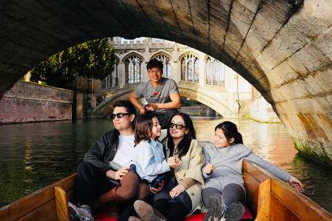 Chinese Punting Tour in Cambridge Chinese Punting Tour in Cambridge (Shared)