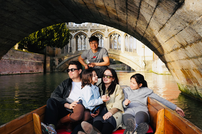 Chinese Punting Tour in Cambridge Chinese Punting Tour in Cambridge (Shared)