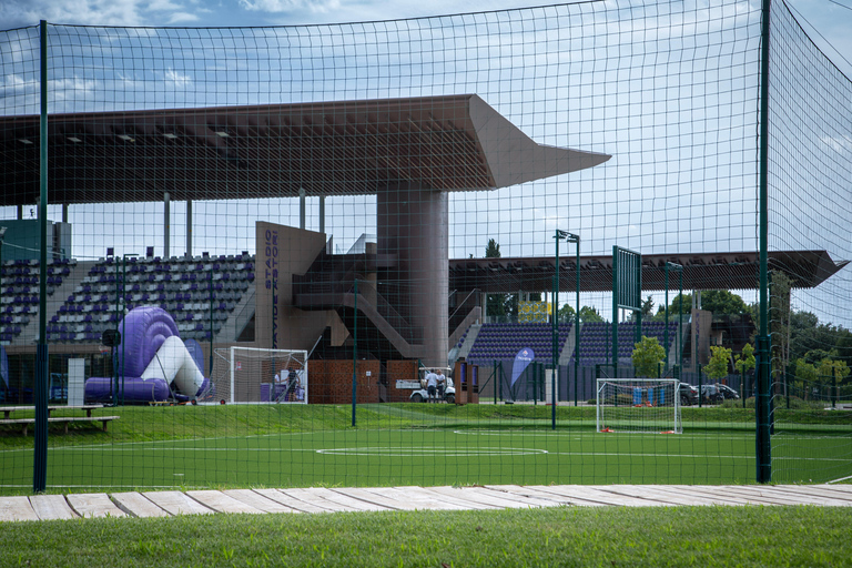 Florence: ACF Fiorentina Viola Park Guided Tour & Drink Tour in English