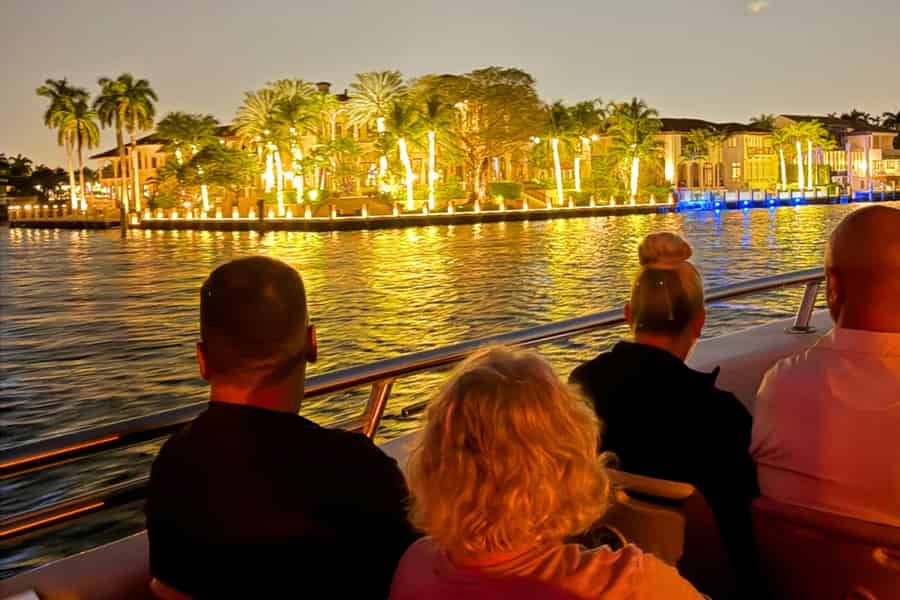 Fort Lauderdale: Bootstour zu den festlich beleuchteten Villen. Foto: GetYourGuide Fort Lauderdale: Bootstour zu den festlich beleuchteten Villen. Foto: GetYourGuide
