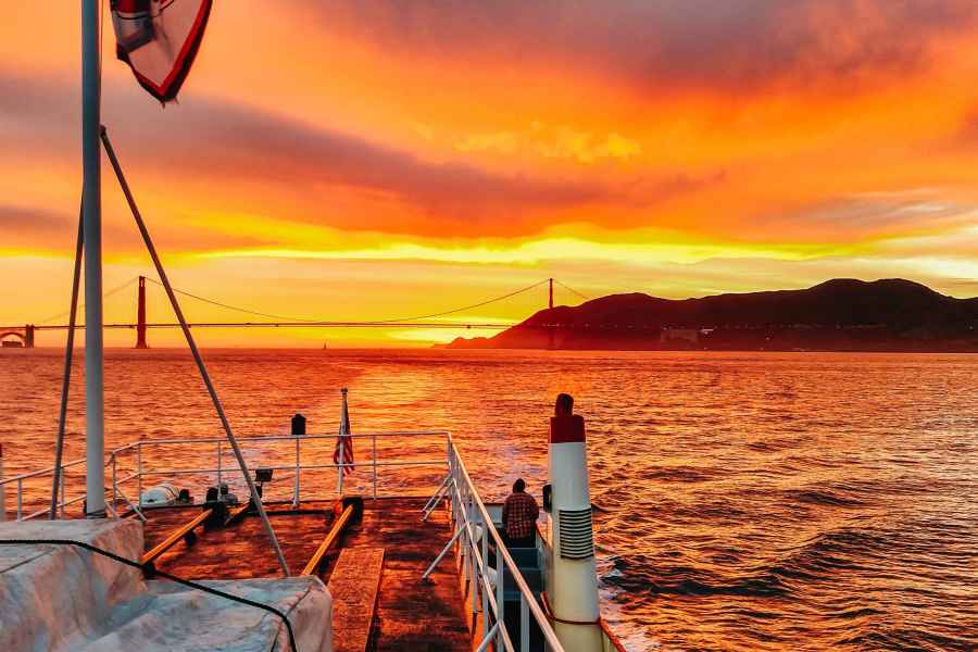 San Francisco: Bootsfahrt bei Sonnenuntergang/Dämmerung
