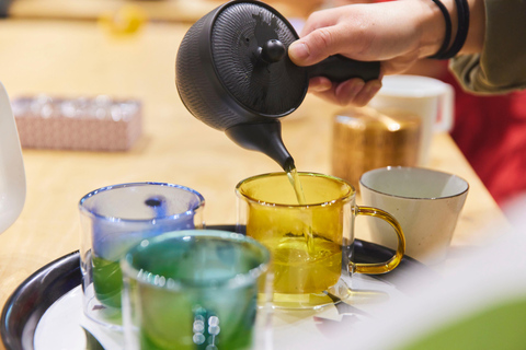 Ikebana Workshop in Tokyo : Japanese Flower Art Experience