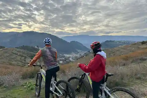 Berat: Tour in bicicletta elettrica con pranzo