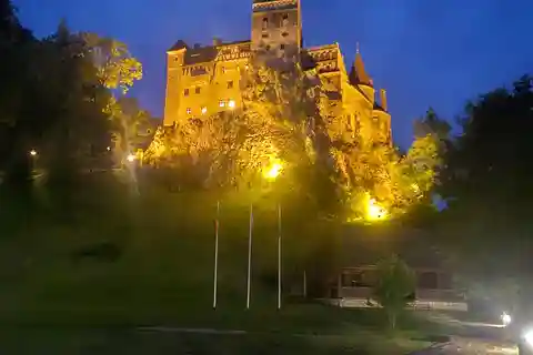 Day Trip to Bran Dracula's Castle and Peles Castle