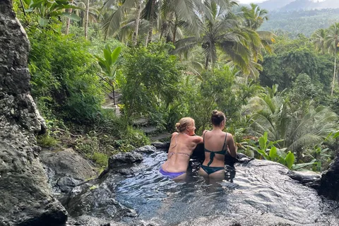 Est de Bali : Cascade de Gembleng, Tenganan et plage de Virgin